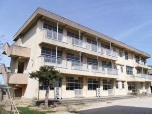 九州開発センターが入居する旧荒尾第二小学校